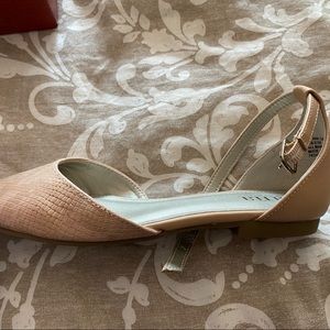Cute flats. Never been worn.
